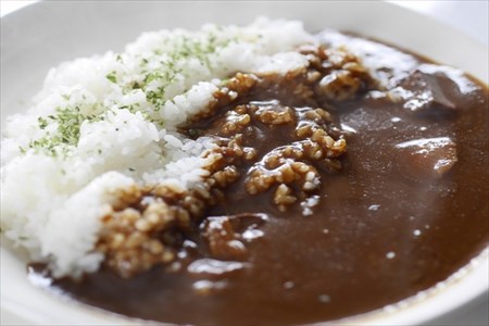 おもしろい体験もできる高級な食材のレトルトカレー!通販でレトルトカレー(辛口・中辛)を購入するなら…